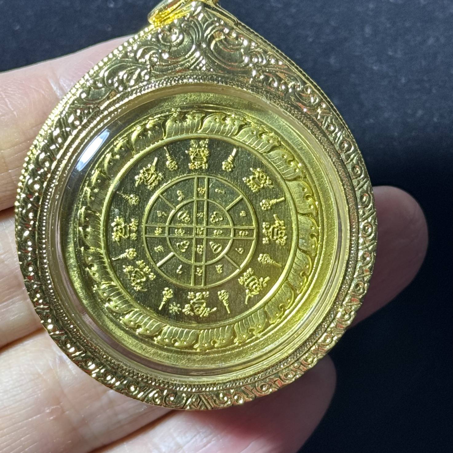龙婆威集 Luang Pu Wichit · 双虎圣虎币·เสาร์ 5 加持版·烧珐琅黄铜（佛历2567年卡奥南诺寺亲主开光｜五场法会加持·意大利金+水钻镶边·仅此一件） 5