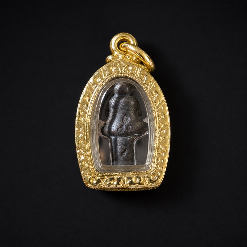 龙婆添 · 拉哈莱寺丨พระปิดตา闭眼牌 · 九宝合金版 · 佛历2561年督造 2