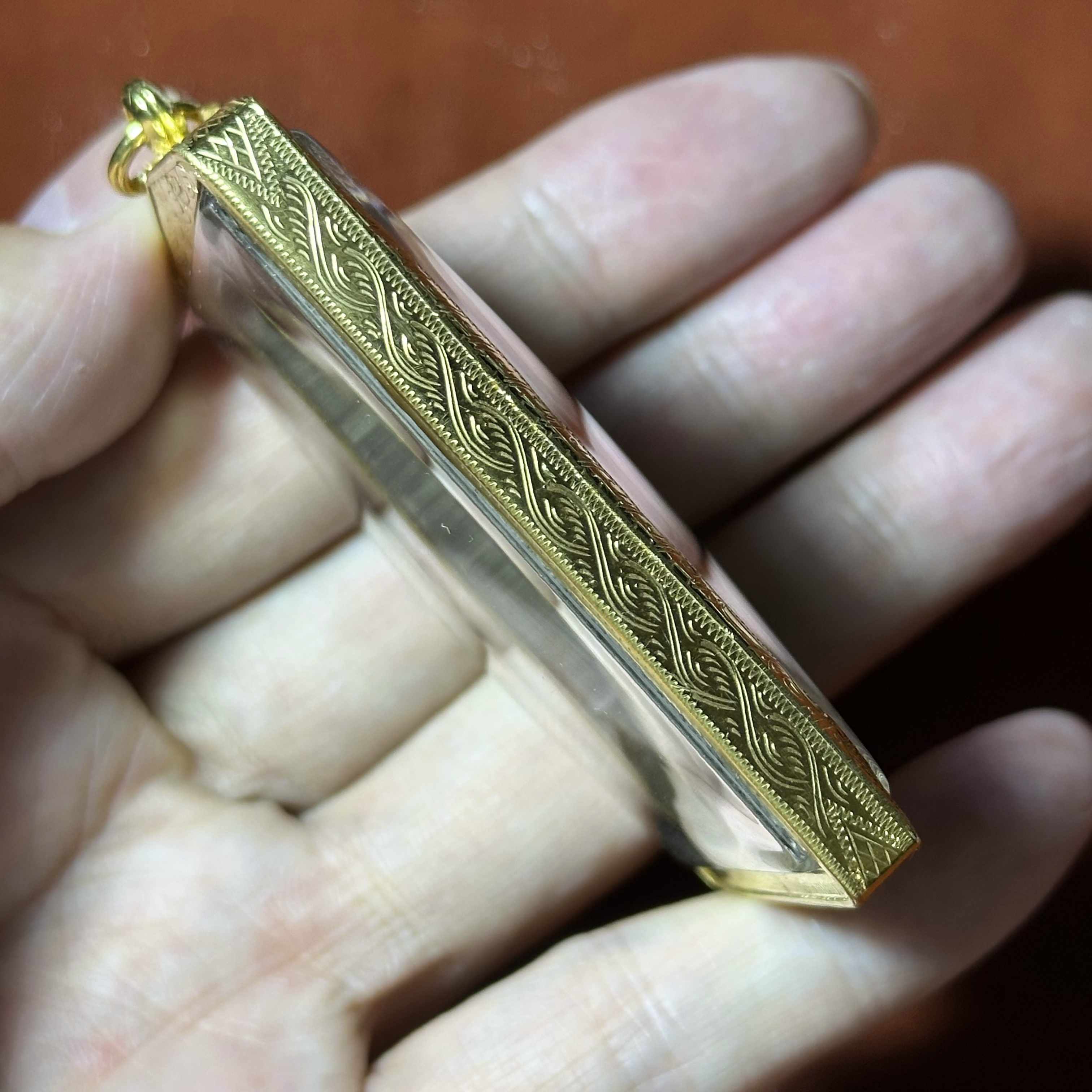 龙婆扎兰·诞生觉悟涅槃·圣粉佛牌·佛历2532年·安帕瓦寺亲制开光·附Samakom Phra鉴定证书 6